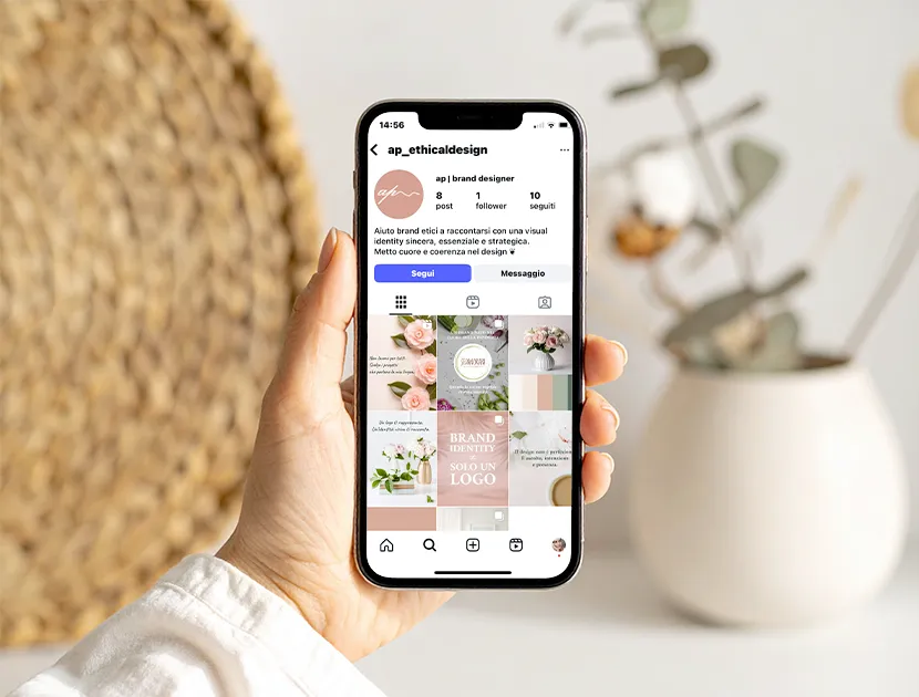 Profilo Instagram di una brand designer etica con post dal design raffinato e palette neutre.