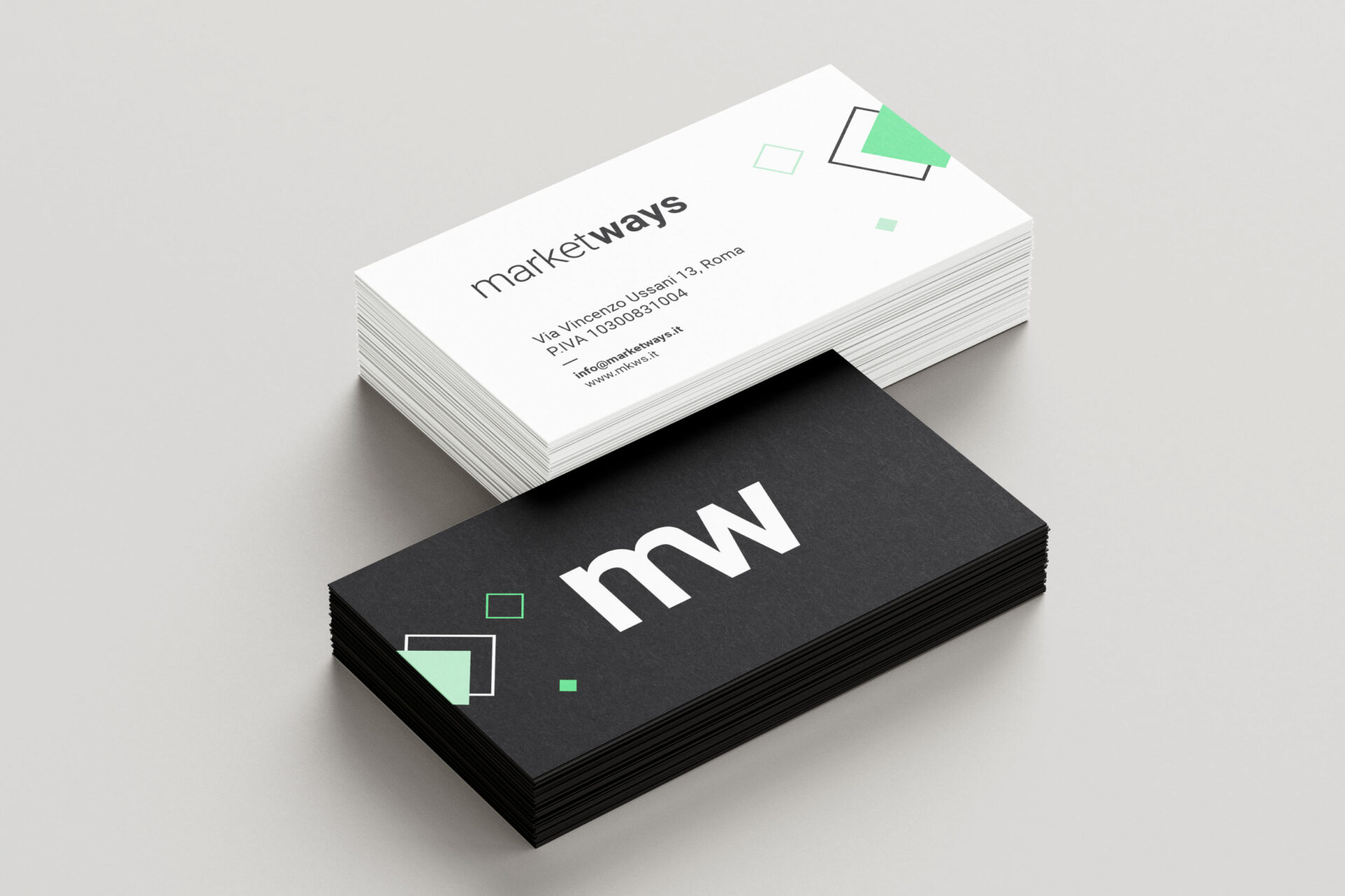 Biglietti da visita Marketways con logo e monogramma mw su fondo bianco e nero